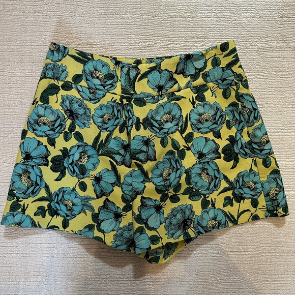 Alice & Olivia Floral High-Waisted Shorts, Size 6 - Picture 4 of 7